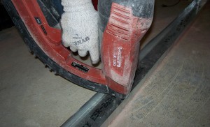 How to build a wall To install the track, use a portable fastening tool