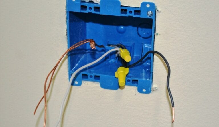 Converting a 2 socket outlet to 4 sockets|Pro Construction Guide