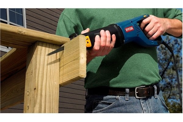 How does a reciprocating saw work? How does a reciprocating saw work?